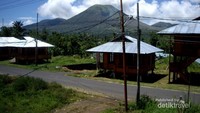 View Gunung Lokon yang indah dari Desa Woloan