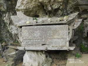 Unik, Tana Toraja Punya Kuburan Berbentuk Perahu dan Hewan