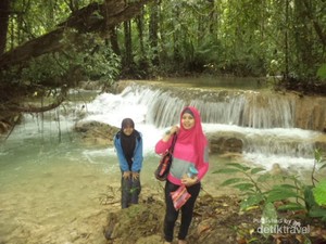 Uniknya Air Terjun Bertingkat Moramo di Sulteng