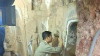 pemugaran salah satu gua di Maijishan Grottoes