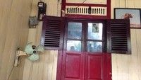 Interior rumah tua bergaya Portugis di Kampung Tugu