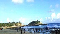Pantai Klayar dengan pasir putihnya