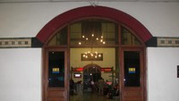 Pintu Stasiun Tawang