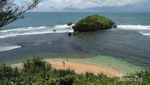 Usai Silaturahmi, Nikmati Indahnya Pantai Ngandong di Gunungkidul