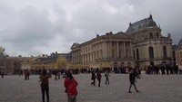 Turis antre panjang di gerbang emas Versailles (Foto: Fitraya/detikTravel)