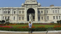 Narsis dulu, Victoria Memorial tampak di belakang