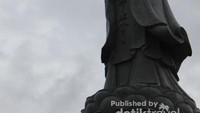 Detail patung Dewi Kwan Im