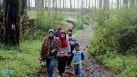 akhir pekan memang asyik dihabiskan di sana