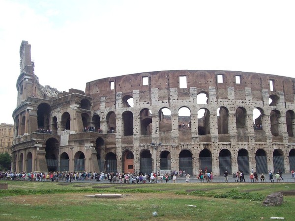 Waduh! Duel Gladiator VS Polisi di Colosseum
