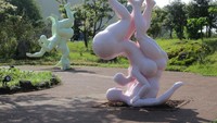 Patung-patung  di sini dibuat sesuai dengan kebudayaan di selurih dunia (my.opera.com)