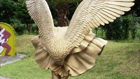Patung yang bergaya ala rok terbang Marllyn Monroe (cdn.enjoyyourholiday.com)