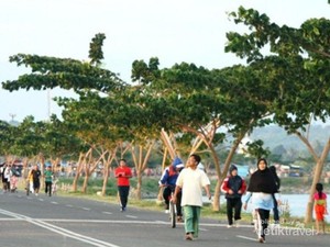 Waduk Lhokseumawe Saat Malam, Indahnya Juara!