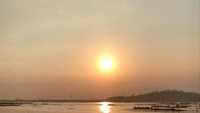 Menikmati sunset