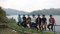 Berpose Bersama