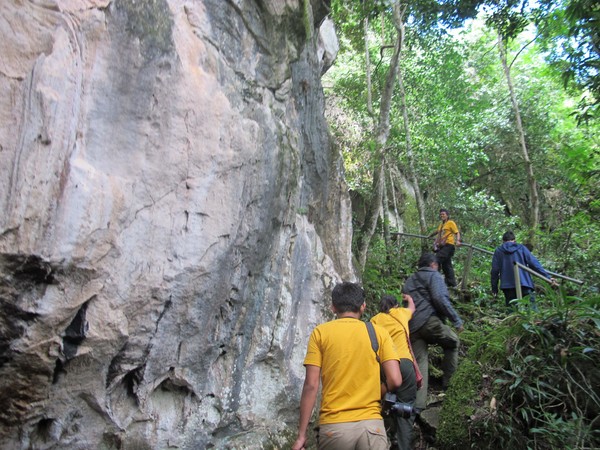 Wah Ada Gambar Misterius  Di Gua Kontilola 