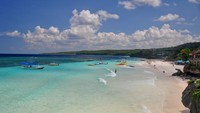 Pantai dengan tiga warna