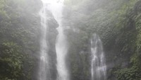 Air Terjun Sekumpul atau air terjun gerombong