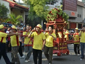 Wah! Dewa Obat Keliling Pecinan, Semarang