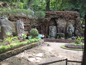 Wah, Payudara Dewi Laksmi Mengeluarkan Air di Candi Sumber Tetek