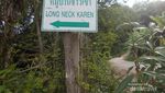 Wanita di Kampung Ini Lehernya Panjang-panjang