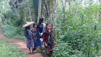 Anak-anak Baduy Luar yang ketemu di perjalanan.