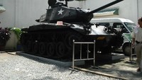 Tank yang digunakan saat perang (rebeccaandtheworld.com)