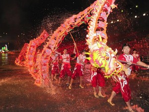 Warna-warni Chingay Parade 2012 di Singapura