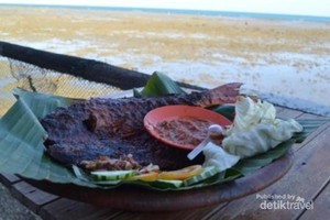 Warung Lesehan Asela, Tempat Makan Ikan Bakar Nikmat di Madura