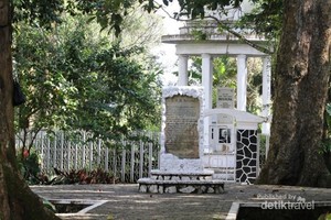 Wasiat Bosscha yang Ingin Dimakamkan di Tengah Kebun Teh Malabar