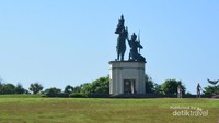 Patung Arjuna dan Krisna