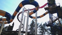 Nah ini Wahana Crazy Highest Longest Slide yang memiliki anak tangga dengan ketinggian 7 lantai