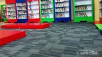 Rak buku perpustakaan