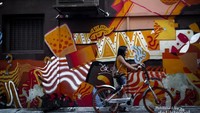 Jika tidak kuat berjalan kaki, sepeda juga salah satu alternatif untuk menikmati kawasan ini