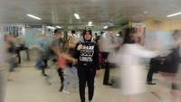 Kesibukan Stasiun MRT Bugis