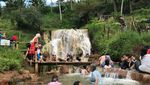 Weekend di Bandung Barat, Segarkan Diri di Curug Cipanas