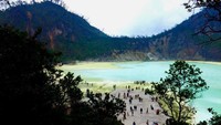 Orang-orang tampak terlihat sangat kecil
