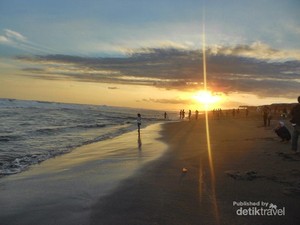 Weekend di Kebumen, Nikmati Sunset di Pantai Bocor