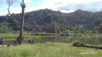 Danau Situ Gunung yang terdapat di tengah2 hutan yang sejuk.