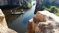 Romantisme di Tebing Koja