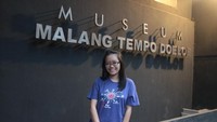 Berpose di depan Museum Tempo Doeloe Malang
