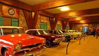 Aneka mobil klasik di Museum Angkut