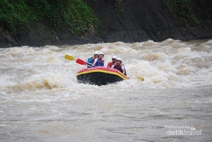 Weekend Seru, Arung Jeram di Sungai Citatih Sukabumi