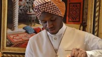 ketika para Petugas sedang menuangkan Qahwa Arabi untuk tamu