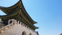 Salah satu menara di gerbang Gyeongbuk Palace