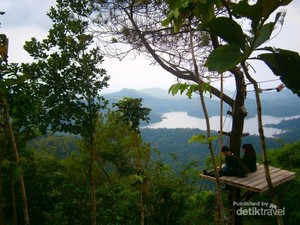 Wisata Alam Kalibiru di Barat Yogya, Sejuk!