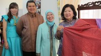 Mari Elka Pangestu dalam peresmian Kampung Tenun (Arina Yulistara - wolipop)