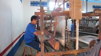 Proses menenun (Arina Yulistara - wolipop)