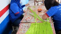 Proses pembuatan kerajinan (Arina Yulistara - wolipop)