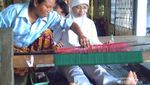 Wisata Belanja Sekaligus Belajar Tenun di Desa Sukarara, Lombok