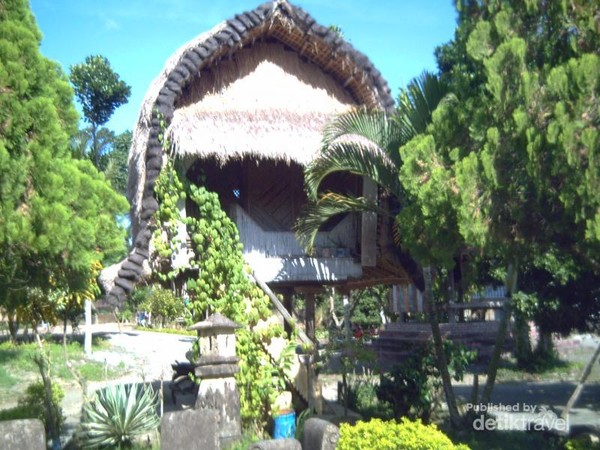 Rumah tradisional suku Sasak